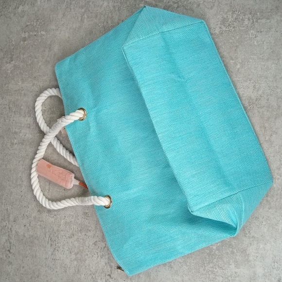 👜 Magid Take Me Away Beach Tote - Picture 2 of 5